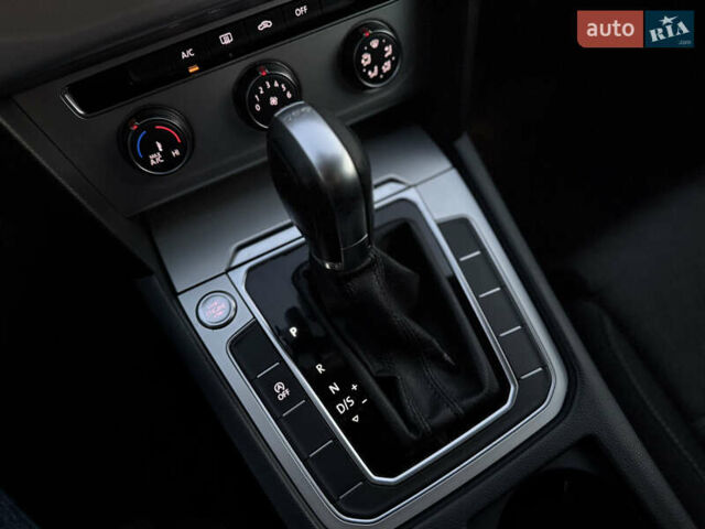 Серый Фольксваген Пассат, объемом двигателя 2 л и пробегом 256 тыс. км за 12800 $, фото 37 на Automoto.ua