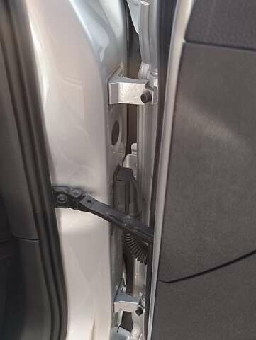 Серый Фольксваген Пассат, объемом двигателя 1.6 л и пробегом 235 тыс. км за 12800 $, фото 25 на Automoto.ua