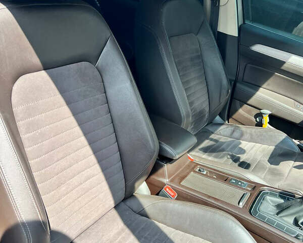 Серый Фольксваген Пассат, объемом двигателя 1.6 л и пробегом 305 тыс. км за 14000 $, фото 6 на Automoto.ua