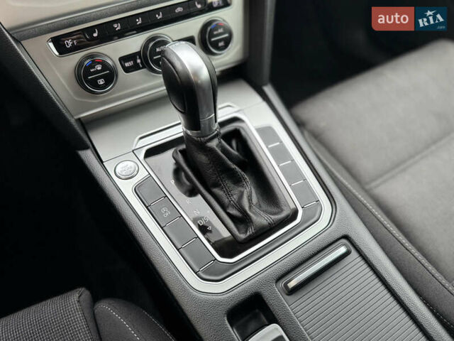 Серый Фольксваген Пассат, объемом двигателя 2 л и пробегом 248 тыс. км за 13750 $, фото 99 на Automoto.ua