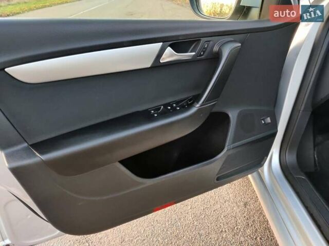 Серый Фольксваген Пассат, объемом двигателя 1.6 л и пробегом 270 тыс. км за 9600 $, фото 3 на Automoto.ua