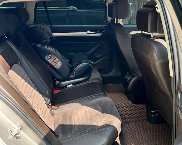 Серый Фольксваген Пассат, объемом двигателя 1.6 л и пробегом 305 тыс. км за 14000 $, фото 5 на Automoto.ua