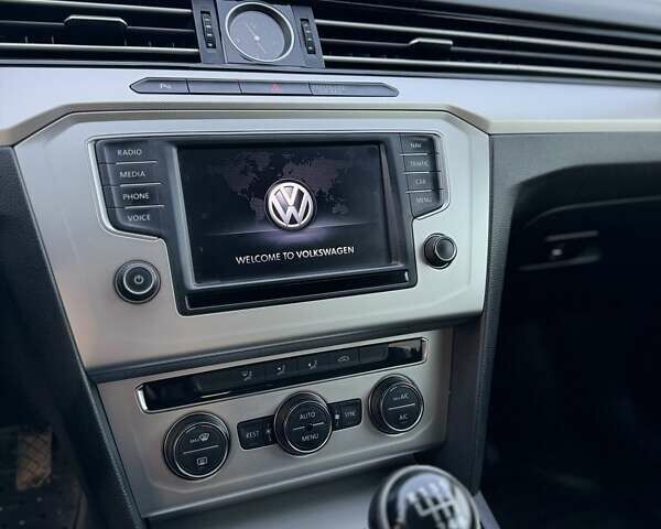 Сірий Фольксваген Пассат, об'ємом двигуна 1.6 л та пробігом 200 тис. км за 14200 $, фото 4 на Automoto.ua