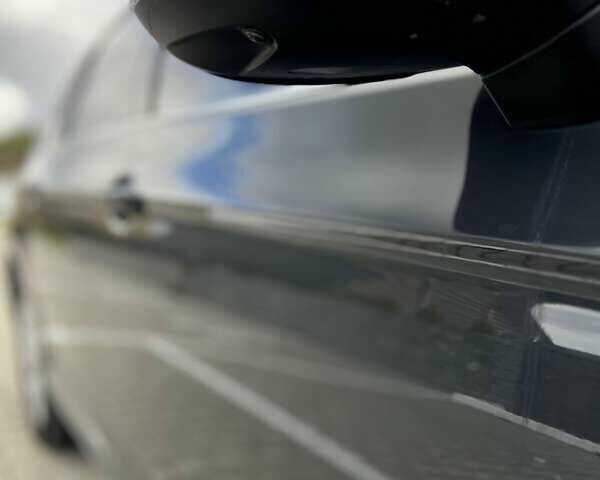 Серый Фольксваген Пассат, объемом двигателя 1.6 л и пробегом 256 тыс. км за 12900 $, фото 2 на Automoto.ua