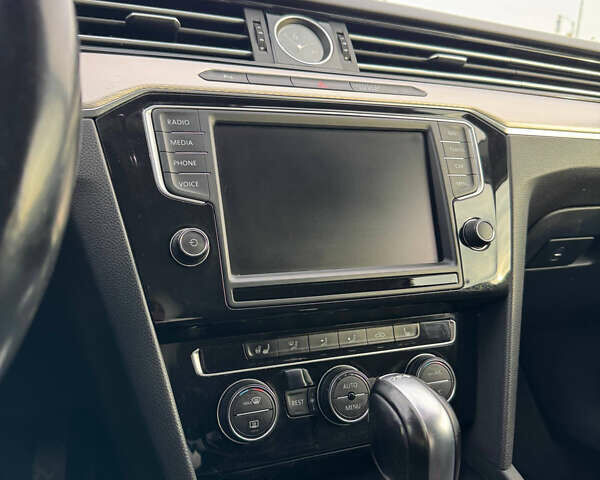 Серый Фольксваген Пассат, объемом двигателя 2 л и пробегом 277 тыс. км за 14000 $, фото 1 на Automoto.ua