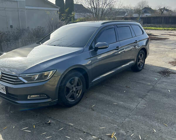 Серый Фольксваген Пассат, объемом двигателя 1.6 л и пробегом 335 тыс. км за 12900 $, фото 1 на Automoto.ua