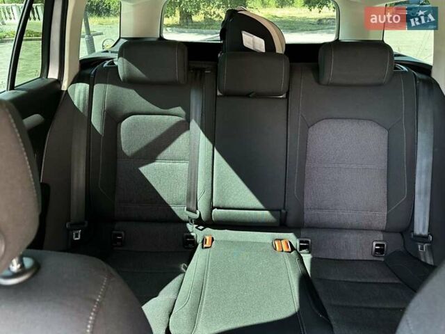 Сірий Фольксваген Пассат, об'ємом двигуна 2 л та пробігом 303 тис. км за 13700 $, фото 12 на Automoto.ua