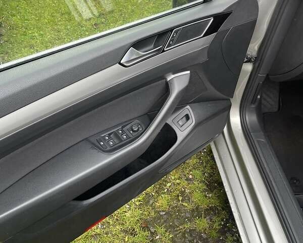 Серый Фольксваген Пассат, объемом двигателя 1.97 л и пробегом 329 тыс. км за 15000 $, фото 6 на Automoto.ua