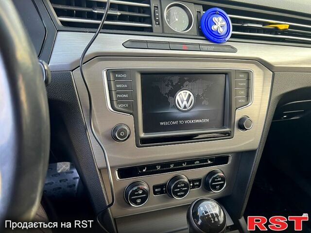 Серый Фольксваген Пассат, объемом двигателя 1.6 л и пробегом 336 тыс. км за 12900 $, фото 6 на Automoto.ua