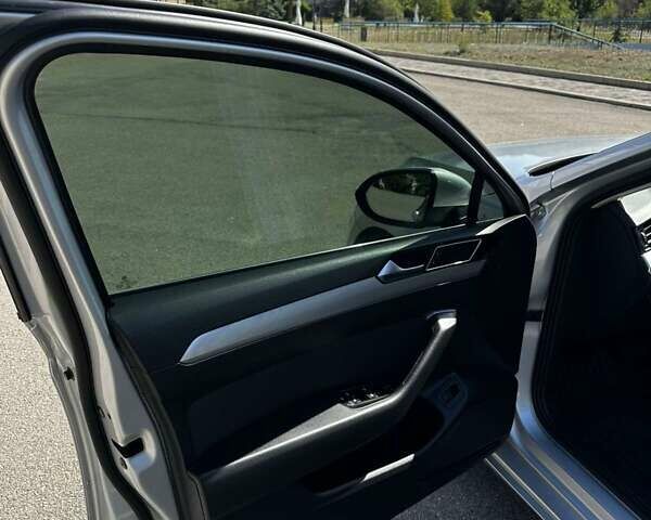 Сірий Фольксваген Пассат, об'ємом двигуна 2 л та пробігом 303 тис. км за 13700 $, фото 9 на Automoto.ua