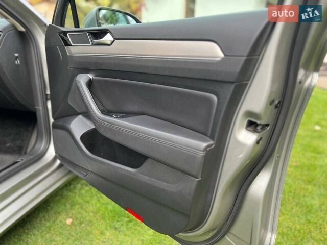 Фольксваген Пассат 2015 в Ивано-Франковске на Automoto.ua Серый Фольксваген Пассат, объемом двигателя 1.97 л и пробегом 293 тыс. км за 17600 $, фото 32 на Automoto.ua