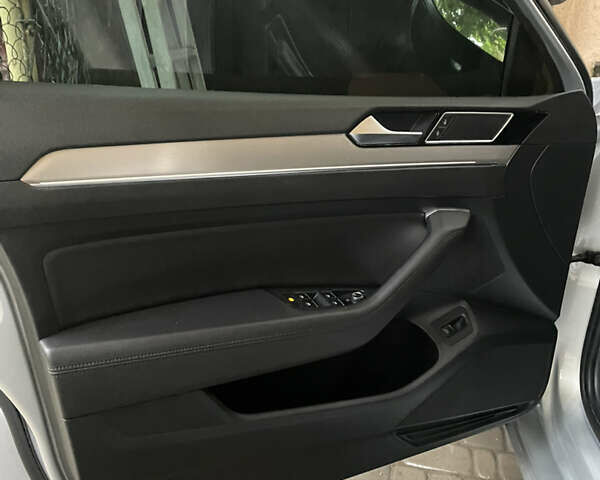 Серый Фольксваген Пассат, объемом двигателя 1.97 л и пробегом 326 тыс. км за 15999 $, фото 42 на Automoto.ua