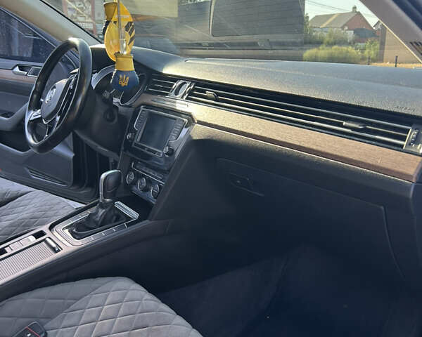 Серый Фольксваген Пассат, объемом двигателя 1.97 л и пробегом 316 тыс. км за 16200 $, фото 12 на Automoto.ua