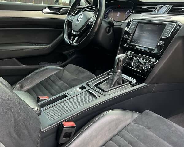 Серый Фольксваген Пассат, объемом двигателя 1.6 л и пробегом 278 тыс. км за 13300 $, фото 22 на Automoto.ua