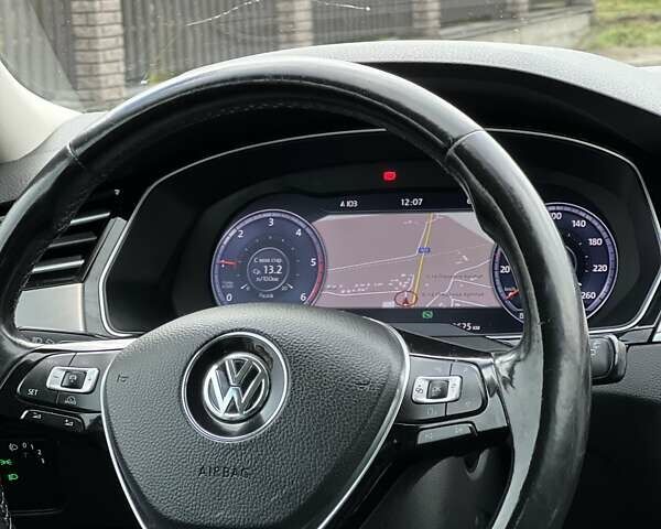 Серый Фольксваген Пассат, объемом двигателя 1.6 л и пробегом 278 тыс. км за 13300 $, фото 17 на Automoto.ua