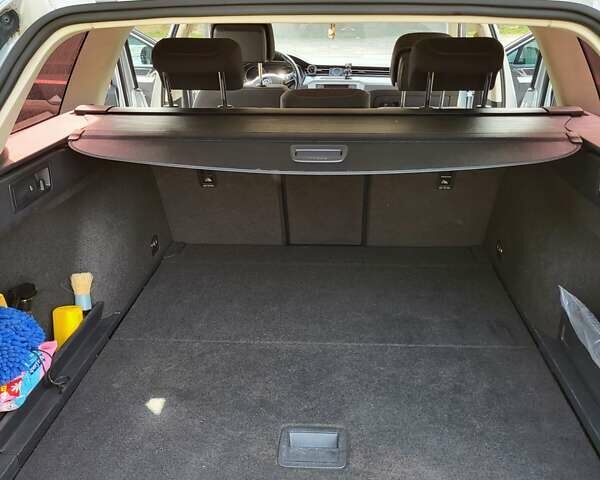 Серый Фольксваген Пассат, объемом двигателя 1.6 л и пробегом 220 тыс. км за 13200 $, фото 13 на Automoto.ua