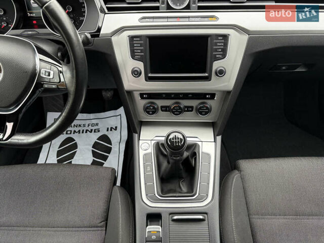 Серый Фольксваген Пассат, объемом двигателя 1.6 л и пробегом 251 тыс. км за 12300 $, фото 18 на Automoto.ua