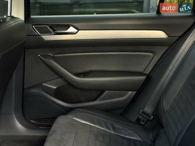 Серый Фольксваген Пассат, объемом двигателя 2 л и пробегом 370 тыс. км за 13999 $, фото 45 на Automoto.ua