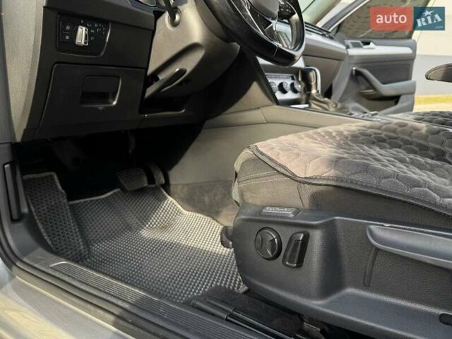 Сірий Фольксваген Пассат, об'ємом двигуна 1.6 л та пробігом 357 тис. км за 12999 $, фото 16 на Automoto.ua