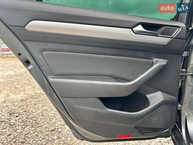 Серый Фольксваген Пассат, объемом двигателя 1.97 л и пробегом 334 тыс. км за 13000 $, фото 29 на Automoto.ua