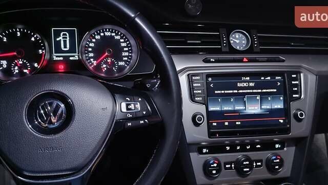 Серый Фольксваген Пассат, объемом двигателя 1.6 л и пробегом 235 тыс. км за 12800 $, фото 6 на Automoto.ua