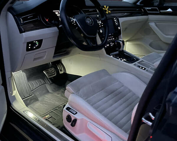 Серый Фольксваген Пассат, объемом двигателя 2 л и пробегом 245 тыс. км за 17995 $, фото 69 на Automoto.ua