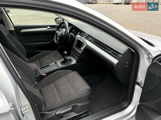 Серый Фольксваген Пассат, объемом двигателя 1.6 л и пробегом 251 тыс. км за 12300 $, фото 10 на Automoto.ua