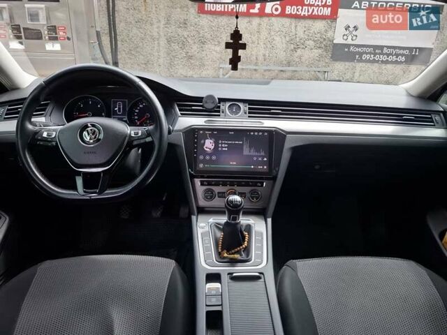 Серый Фольксваген Пассат, объемом двигателя 1.6 л и пробегом 284 тыс. км за 13700 $, фото 12 на Automoto.ua
