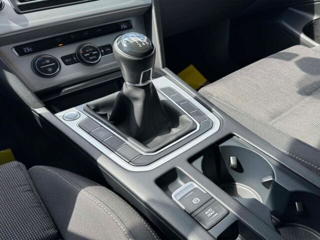 Серый Фольксваген Пассат, объемом двигателя 2 л и пробегом 290 тыс. км за 13999 $, фото 16 на Automoto.ua