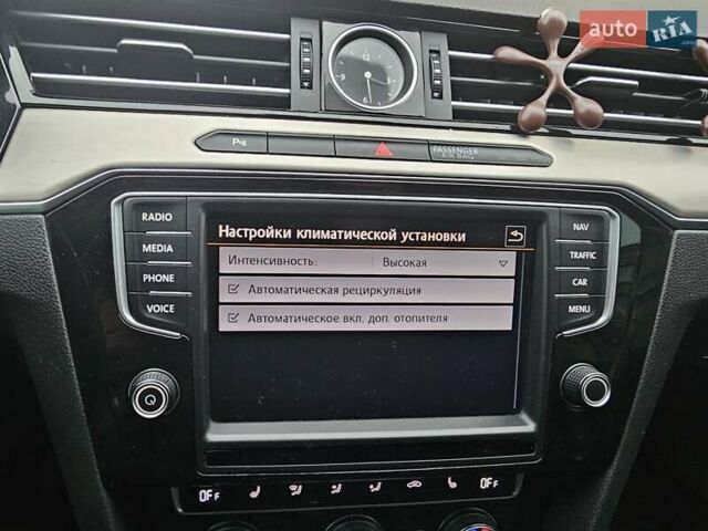 Сірий Фольксваген Пассат, об'ємом двигуна 1.6 л та пробігом 240 тис. км за 14000 $, фото 35 на Automoto.ua