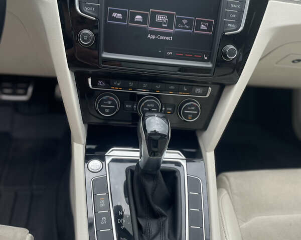 Серый Фольксваген Пассат, объемом двигателя 2 л и пробегом 245 тыс. км за 17995 $, фото 40 на Automoto.ua