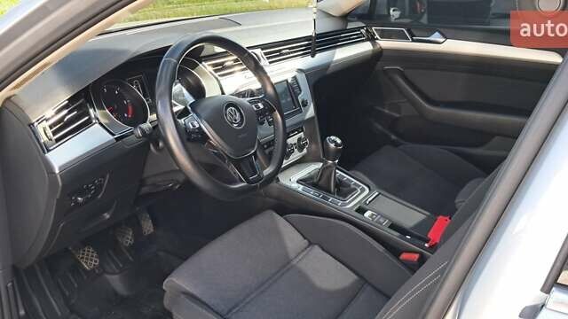 Серый Фольксваген Пассат, объемом двигателя 1.97 л и пробегом 328 тыс. км за 13900 $, фото 33 на Automoto.ua