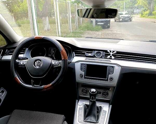 Серый Фольксваген Пассат, объемом двигателя 2 л и пробегом 229 тыс. км за 17000 $, фото 3 на Automoto.ua