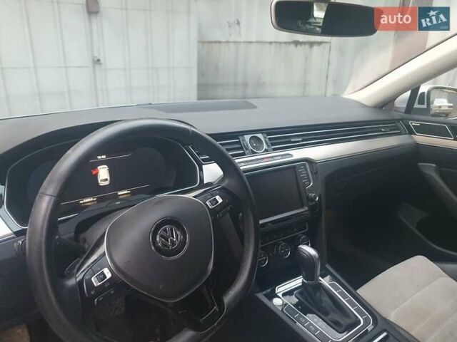 Серый Фольксваген Пассат, объемом двигателя 1.97 л и пробегом 180 тыс. км за 20000 $, фото 9 на Automoto.ua