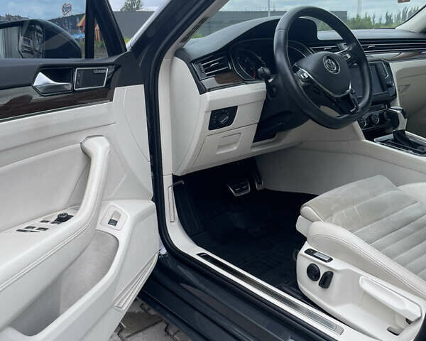 Серый Фольксваген Пассат, объемом двигателя 2 л и пробегом 245 тыс. км за 17995 $, фото 47 на Automoto.ua