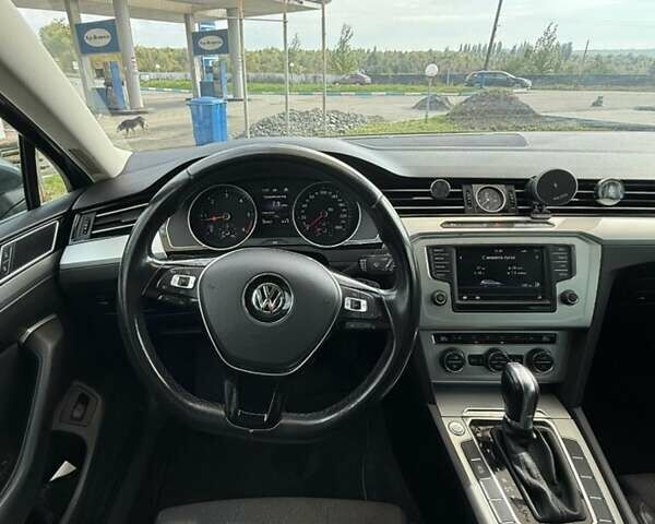 Серый Фольксваген Пассат, объемом двигателя 1.6 л и пробегом 293 тыс. км за 14300 $, фото 12 на Automoto.ua