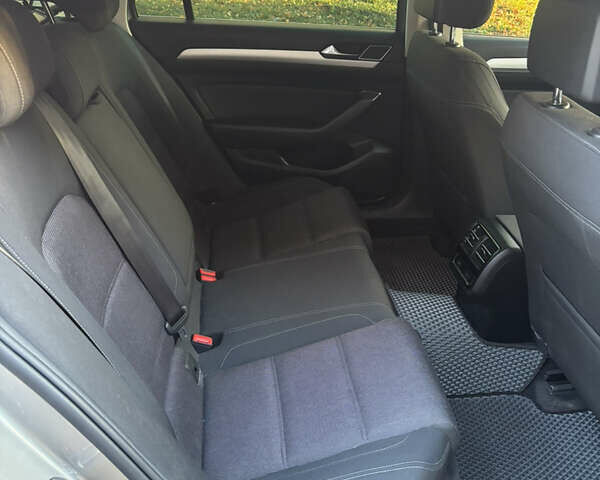 Серый Фольксваген Пассат, объемом двигателя 1.97 л и пробегом 263 тыс. км за 13999 $, фото 32 на Automoto.ua