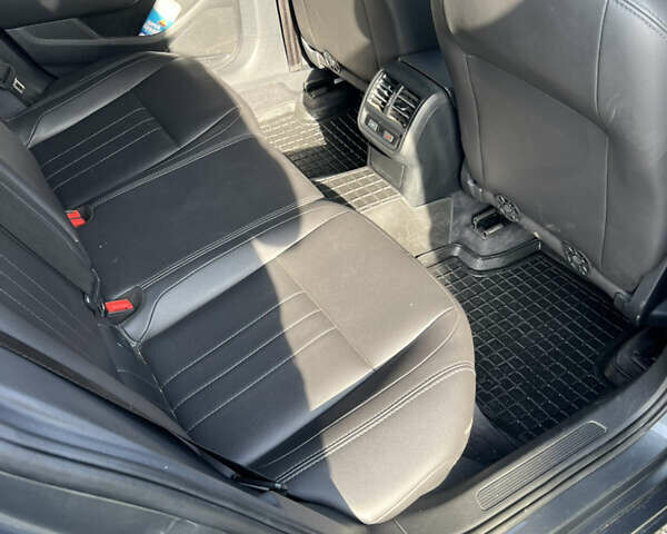 Серый Фольксваген Пассат, объемом двигателя 1.6 л и пробегом 335 тыс. км за 12900 $, фото 14 на Automoto.ua