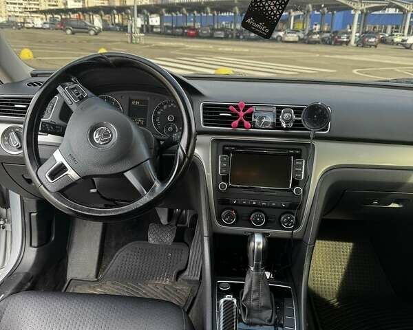 Серый Фольксваген Пассат, объемом двигателя 1.8 л и пробегом 172 тыс. км за 9800 $, фото 4 на Automoto.ua