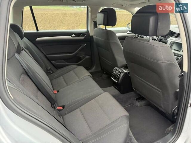 Серый Фольксваген Пассат, объемом двигателя 1.6 л и пробегом 325 тыс. км за 12200 $, фото 21 на Automoto.ua