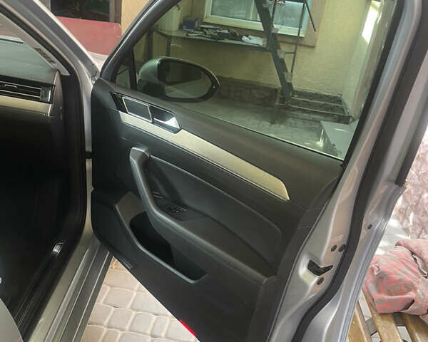 Серый Фольксваген Пассат, объемом двигателя 1.97 л и пробегом 326 тыс. км за 15999 $, фото 45 на Automoto.ua