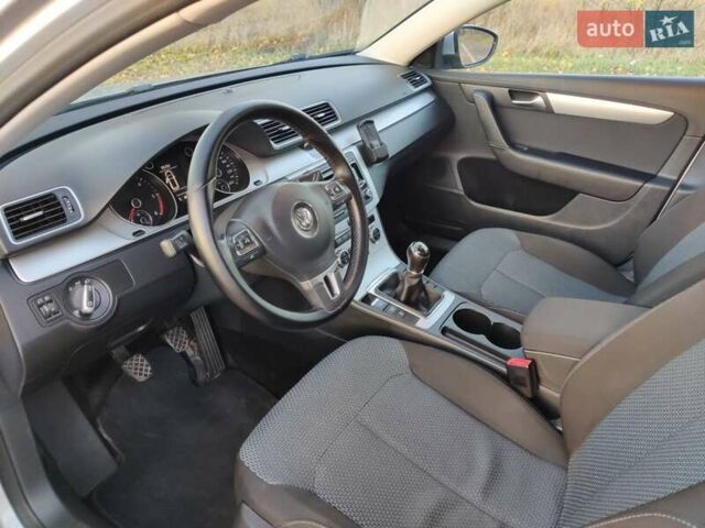 Серый Фольксваген Пассат, объемом двигателя 1.6 л и пробегом 270 тыс. км за 9600 $, фото 5 на Automoto.ua