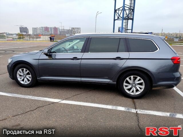 Серый Фольксваген Пассат, объемом двигателя 1.6 л и пробегом 212 тыс. км за 13500 $, фото 10 на Automoto.ua