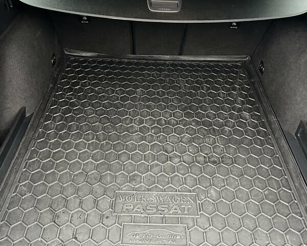 Серый Фольксваген Пассат, объемом двигателя 1.97 л и пробегом 218 тыс. км за 11800 $, фото 23 на Automoto.ua