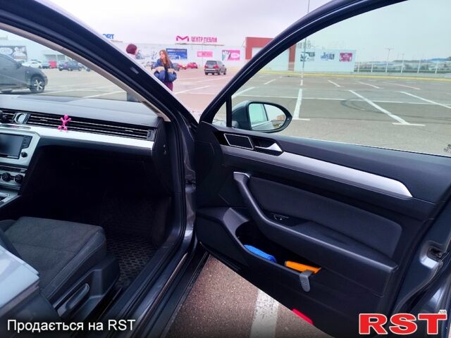 Серый Фольксваген Пассат, объемом двигателя 1.6 л и пробегом 212 тыс. км за 13500 $, фото 5 на Automoto.ua