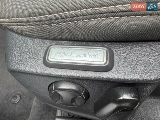 Серый Фольксваген Пассат, объемом двигателя 1.6 л и пробегом 275 тыс. км за 11700 $, фото 48 на Automoto.ua