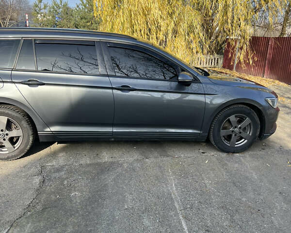 Серый Фольксваген Пассат, объемом двигателя 1.6 л и пробегом 335 тыс. км за 12900 $, фото 4 на Automoto.ua