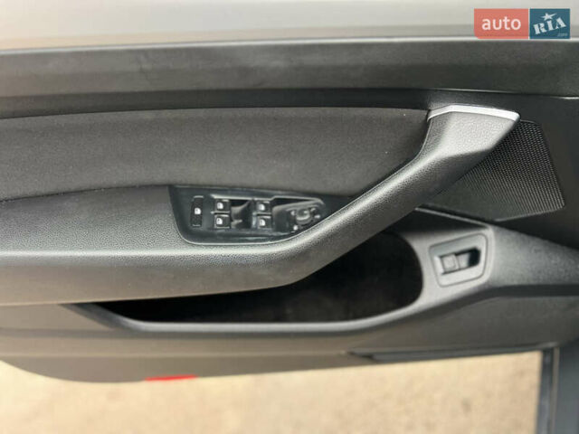 Серый Фольксваген Пассат, объемом двигателя 1.97 л и пробегом 218 тыс. км за 11800 $, фото 12 на Automoto.ua