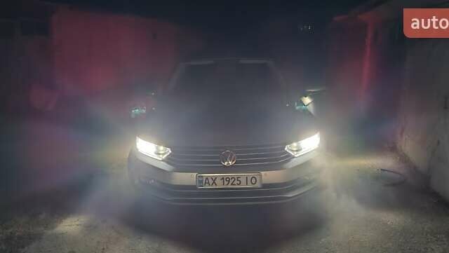 Серый Фольксваген Пассат, объемом двигателя 1.6 л и пробегом 235 тыс. км за 12800 $, фото 12 на Automoto.ua