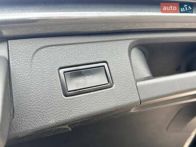 Серый Фольксваген Пассат, объемом двигателя 1.97 л и пробегом 334 тыс. км за 13000 $, фото 31 на Automoto.ua